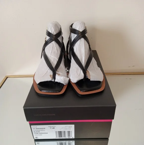 Vince Camuto Black Leather Brenndie Buckle Sandal Flat Size 71/2